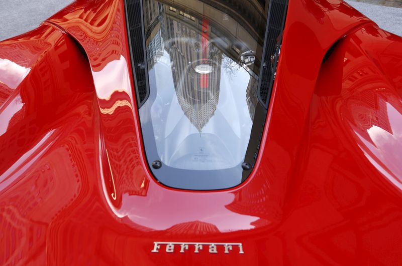 © Reuters. FERRARI  GAGNE 15% POUR SES DÉBUTS À WALL STREET