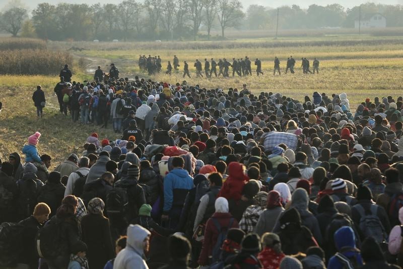 © Reuters. اجتماع لوزراء داخلية الاتحاد الأوروبي في التاسع من نوفمبر لبحث أزمة المهاجرين