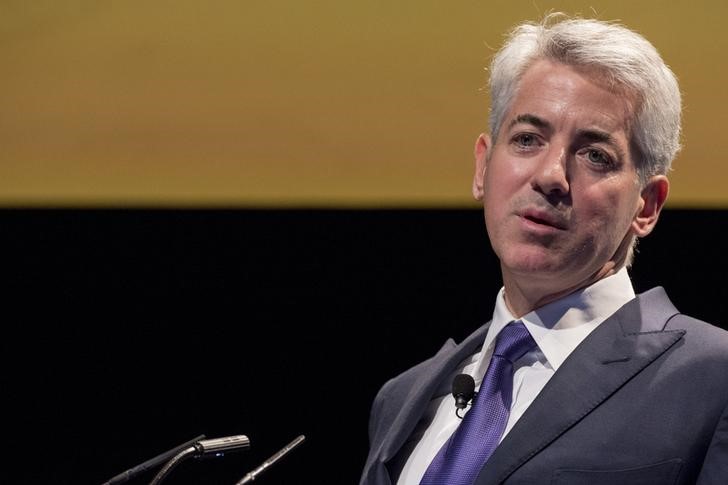 © Reuters. William Ackman, founder and CEO of hedge fund Pershing Square Capital Management, speaks during the Sohn Investment Conference in New York