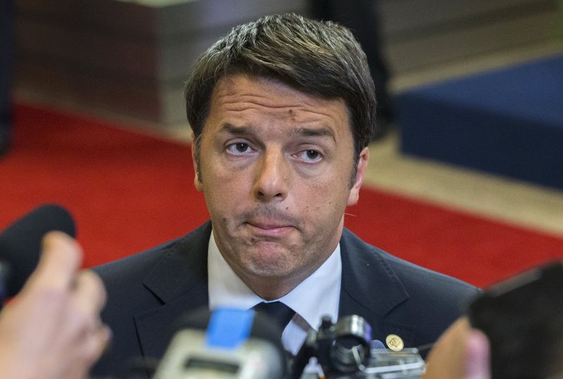 © Reuters. Italian PM Renzi talks to reporters at the end of a European Union leaders summit in Brussels 