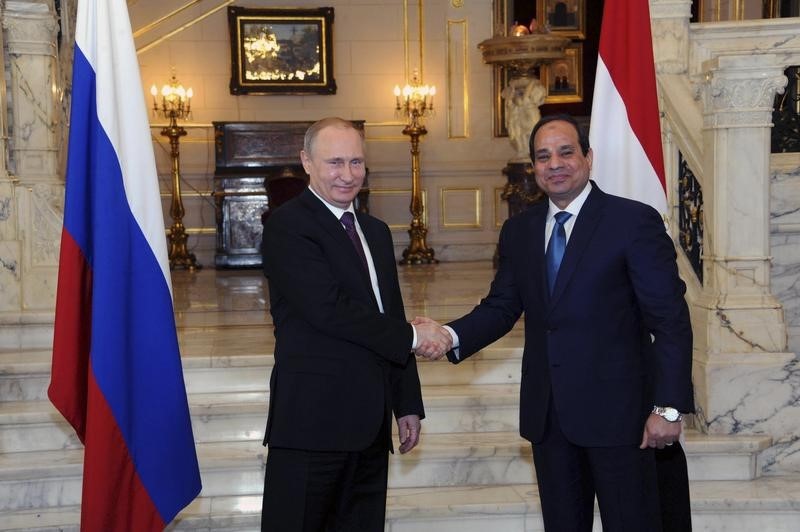© Reuters. بوتين يجري اتصالات هاتفية مع زعيمي مصر والأردن بشأن سوريا