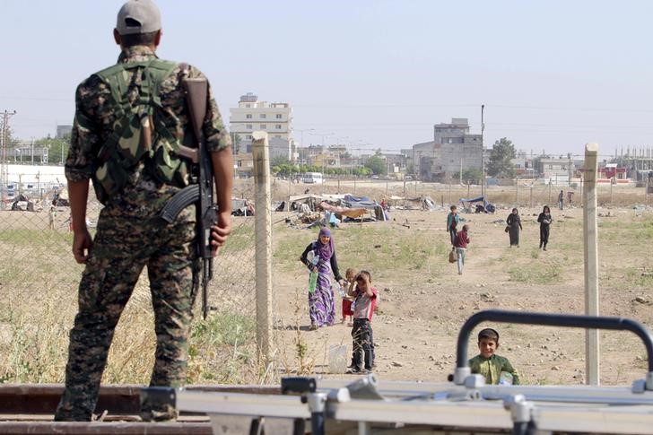 © Reuters. تل أبيض تنضم للإدارة الذاتية للأكراد بشمال سوريا وتزيد مخاوف تركيا