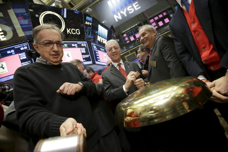 © Reuters. FCA Chief Executive and Ferrari Chairman Sergio Marchionne rings a bell on the floor of the New York Stock Exchange in New York during IPO of Ferrari in New York