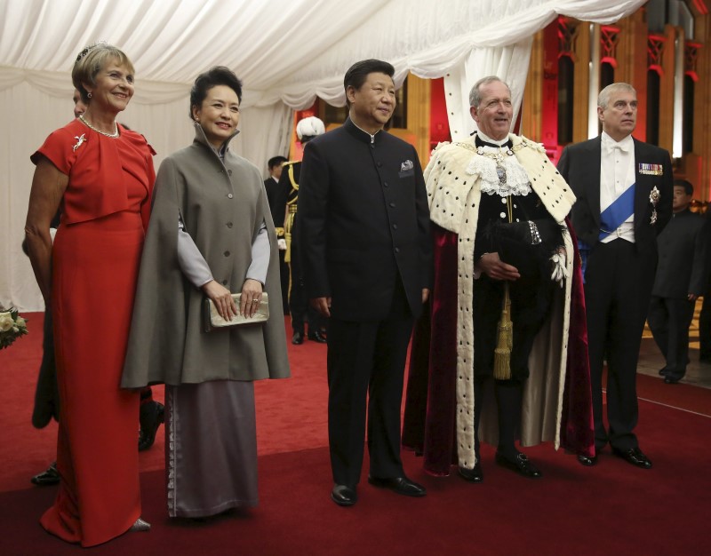 © Reuters. Xi is greeted by Andrew and Yarrow in London