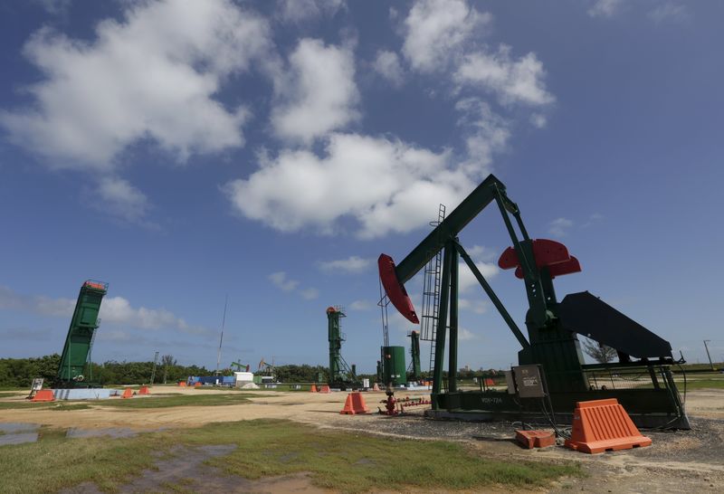 © Reuters. Нефтяной станок-качалка в Варадеро 