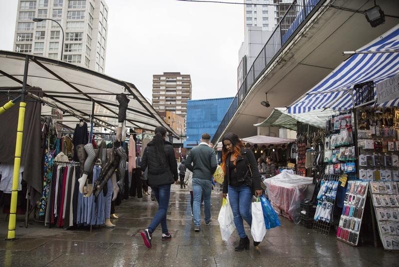 © Reuters. HAUSSE DES VENTES AU DÉTAIL EN GRANDE-BRETAGNE