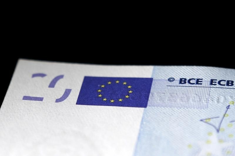 © Reuters. المفوضية الاوروبية: ثقة المستهلكين في منطقة اليورو تهبط في اكتوبر