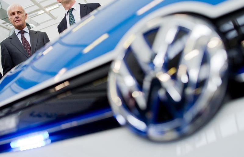 © Reuters. VW investiga si una versión previa del motor afectado está implicada en escándalo