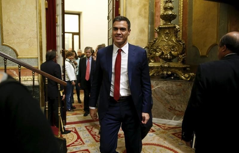 © Reuters. El PSOE promete una amplia reforma fiscal si gobierna 