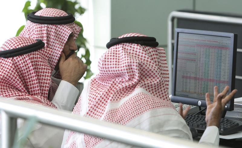 © Reuters. البورصة السعودية تتراجع بفعل القلق بشأن الميزانية
