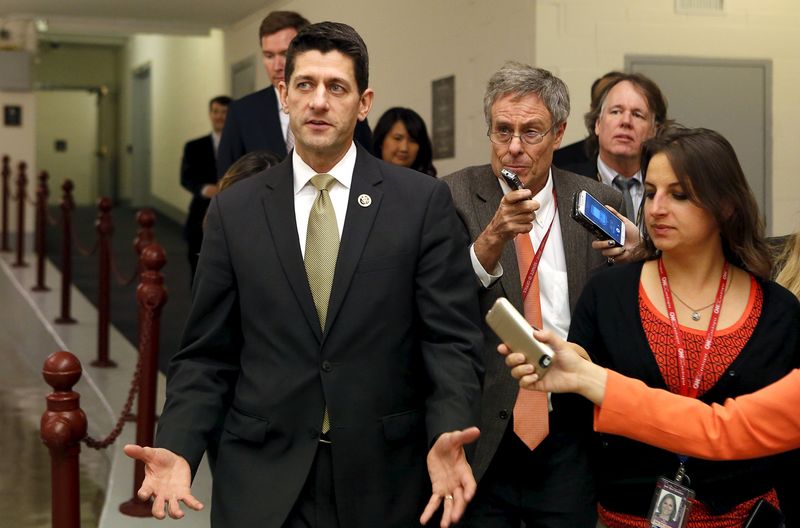 © Reuters. U.S. Representative Paul Ryan (R-WI) talks to reporters as he walks at the end of the day of the House Freedom Caucus meeting on Capitol Hill in Washington