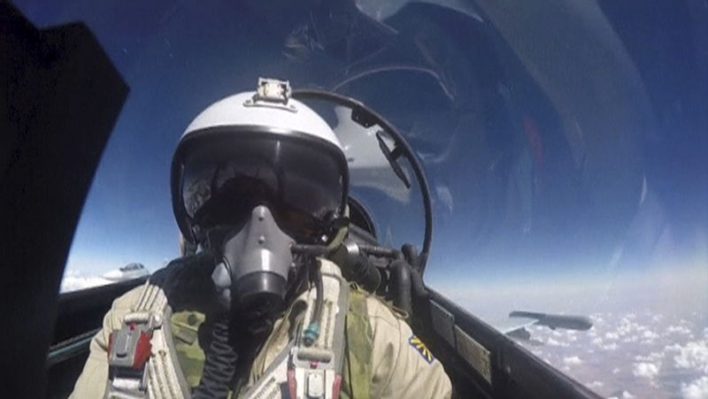 © Reuters. Frame grab shows a pilot of the Russian air force inside the cabin of a military jet during a sortie in Syria