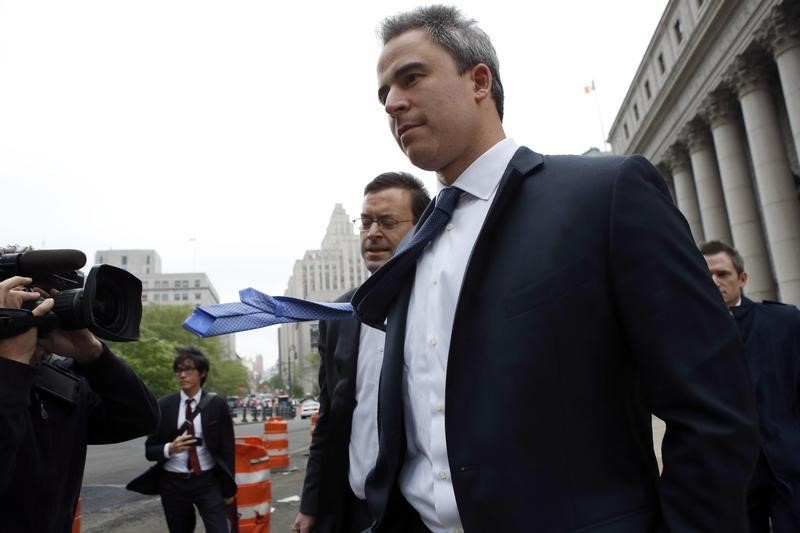 © Reuters. Michael Steinberg, a former portfolio manager at Steven A. Cohen's SAC Capital Advisors hedge fund, exits the Federal Court in Manhattan, New York