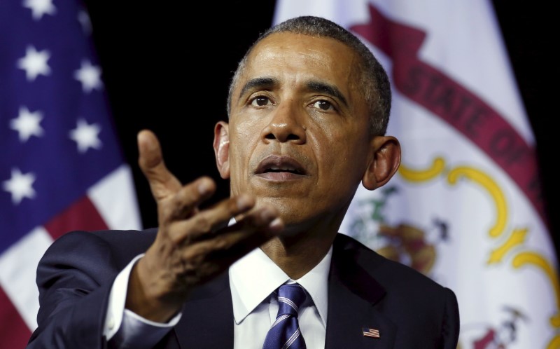 © Reuters. U.S. President Barack Obama speaks while hosting a community discussion on drug addiction during a visit to Charleston, West Virginia