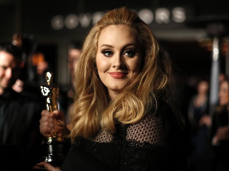 © Reuters. Adele durante premiação do Oscar 