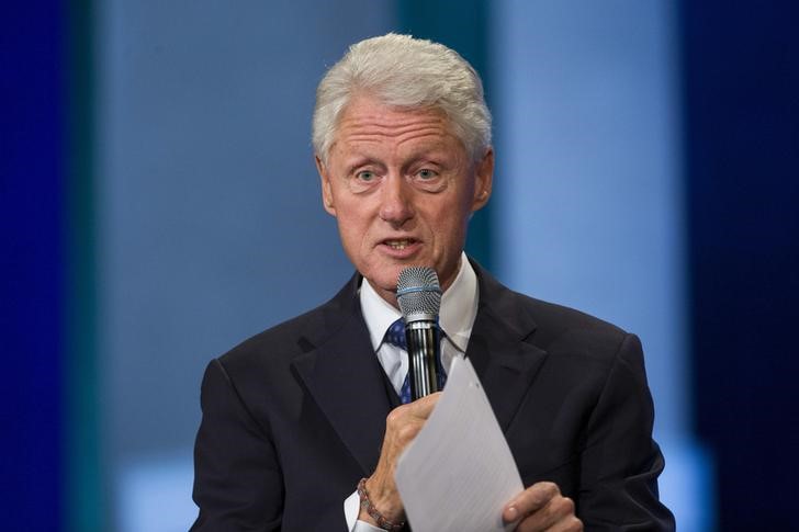 © Reuters. Former U.S. President Bill Clinton speaks during the Clinton Global Initiative's annual meeting in New York