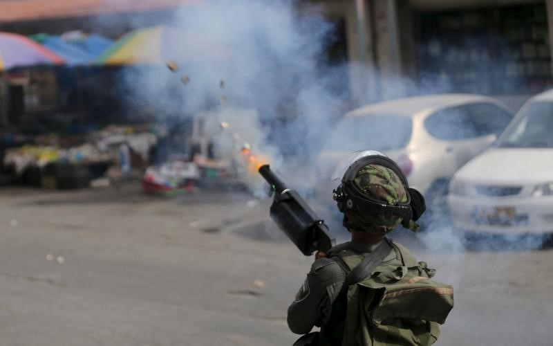 © Reuters. الفصائل الفلسطينية تدعو "ليوم غضب" ودبلوماسيون يسعون لدفع السلام