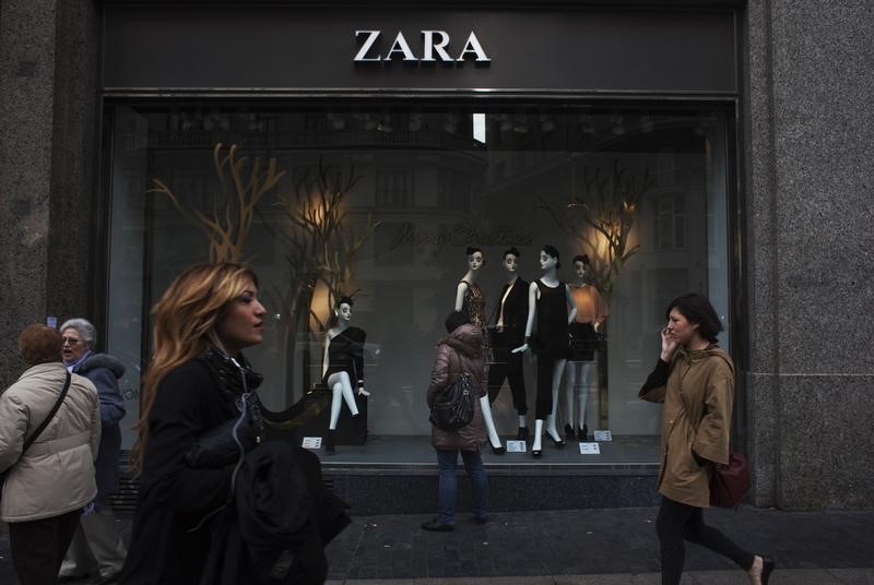 © Reuters. People walk by one of Zara's stores in central Madrid
