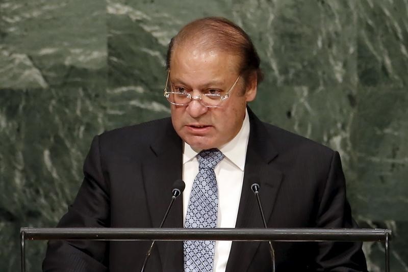 © Reuters. شريف يقول حشد الأسلحة الهندي يجبر باكستان على اتخاذ إجراءات مضادة