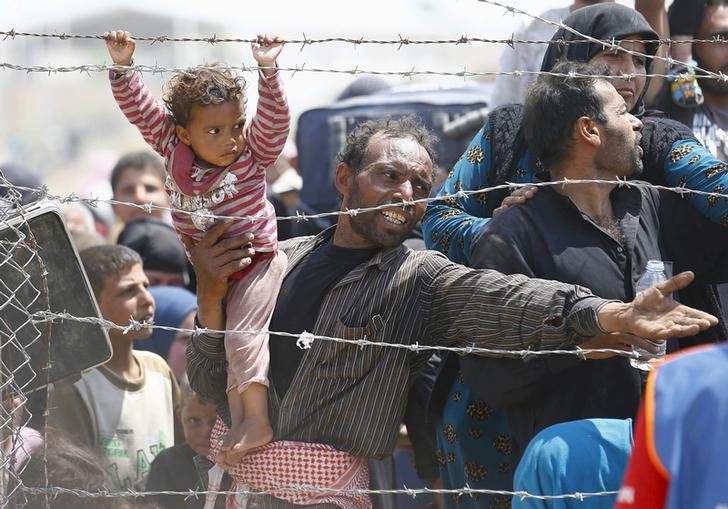 © Reuters. Los países balcánicos amenazan con cerrar fronteras a inmigrantes si Alemania lo hace