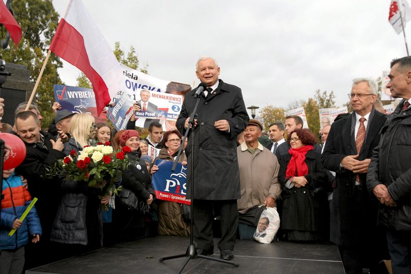 © Reuters. انتخابات برلمانية في بولندا وتوقع فوز حزب معارض للاتحاد الأوروبي