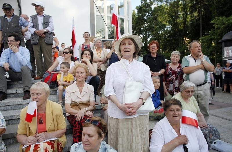 © Reuters. Polonia celebra elecciones con un partido euroescéptico como favorito