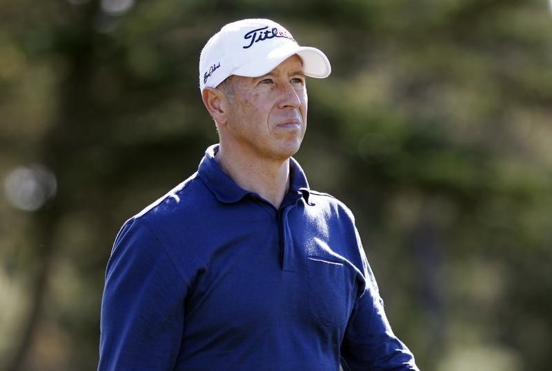 © Reuters. Chairman and CEO of Starwood Capital Group Sternlicht walks during the first round of the Pebble Beach National Pro-Am golf tournament