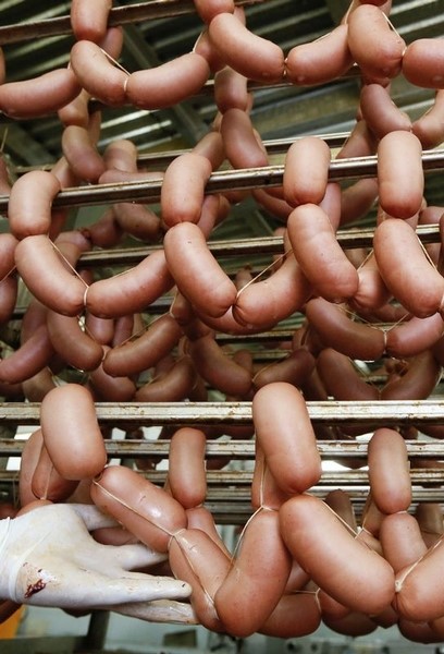 © Reuters. La OMS dice carne procesada puede provocar cáncer y carne roja podría causarlo