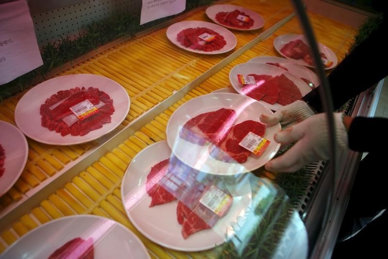 © Reuters. منظمة الصحة: اللحوم المعالجة يمكن أن تسبب السرطان وربما الحمراء أيضا