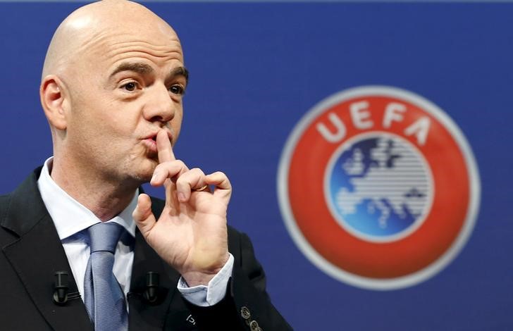 © Reuters. UEFA respalda a Infantino como candidato a presidencia de FIFA