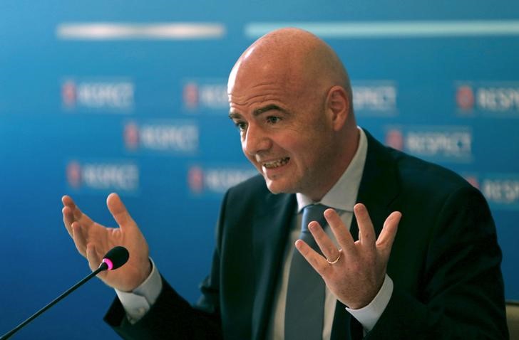 © Reuters. Secretário-geral da Uefa, Gianni Infantino, durante evento em Praga