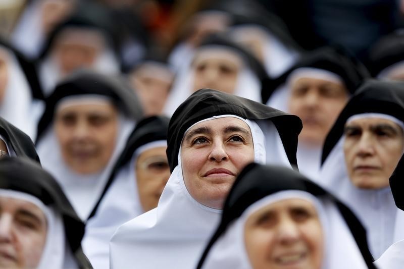 © Reuters. Líderes del mundo católico piden un acuerdo justo para combatir cambio climático