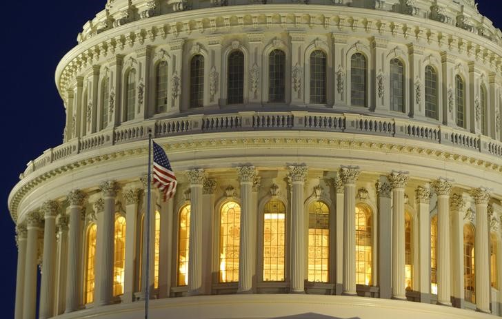 © Reuters. The United States Capitol Dome is seen before dawn in Washington