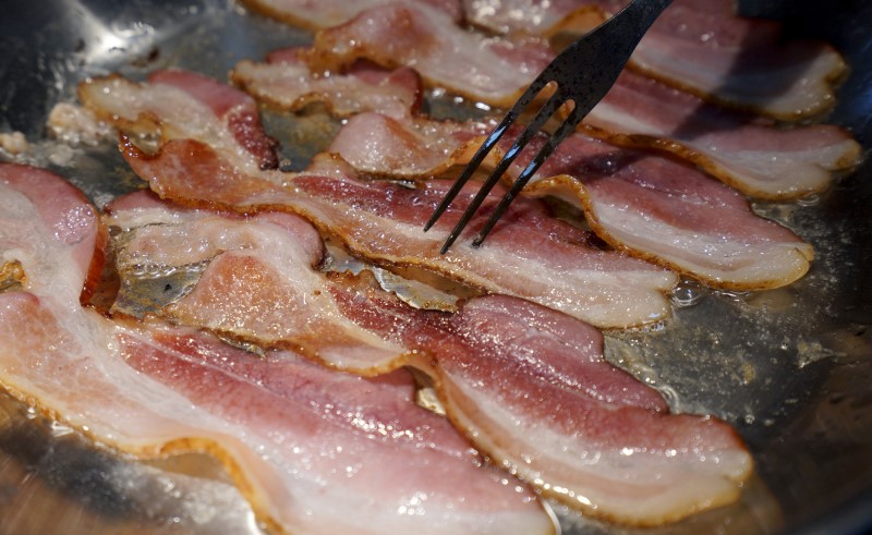 © Reuters. Photo illustration of bacon is fried up in a pan in a kitchen in Golden