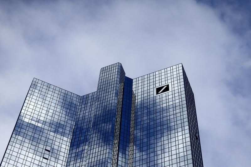 © Reuters. The Deutsche Bank headquarters are seen in Frankfurt