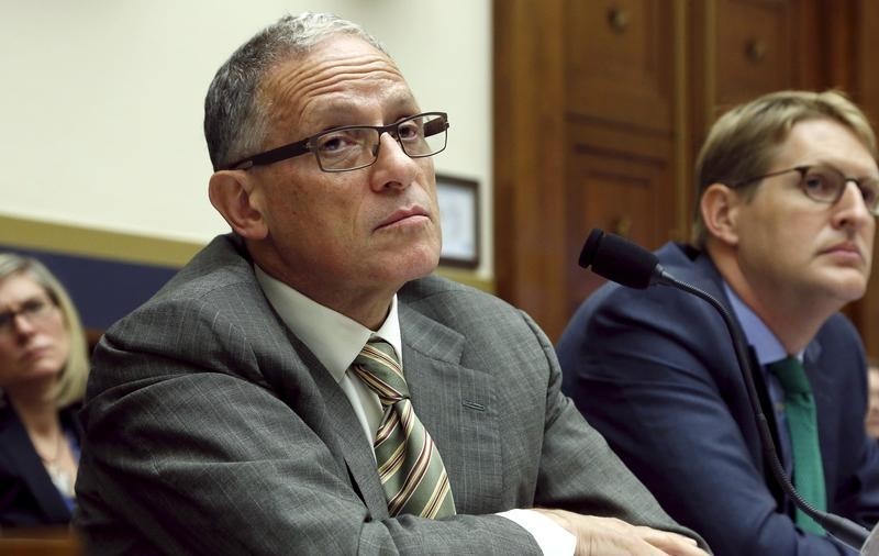 © Reuters. Hochberg and McCarthy testify before a House Financial Services Committee hearing on the Export-Import Bank's reauthorization, on Capitol Hill in Washington