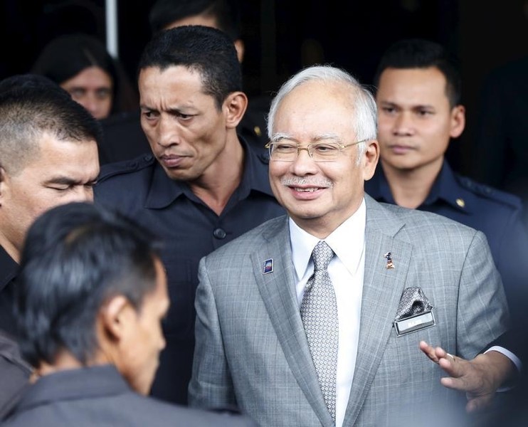 © Reuters. Malaysia's Prime Minister Najib Razak leaves parliament in Kuala Lumpur, Malaysia