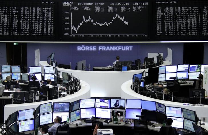 © Reuters. Las Bolsas europeas bajan en apertura, por BASF y Novartis