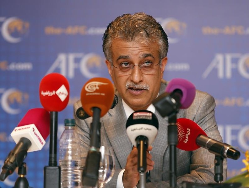 © Reuters. El candidato Salman a presidir la FIFA desmiente abusos en derechos humanos 
