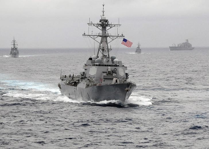 © Reuters. Navio contratorpedeiro com mísseis guiados da Marinha dos Estados Unidos USS Lassen visto no Oceano Pacífico