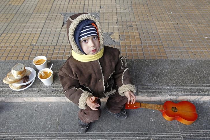 © Reuters. دراسة: الأطفال هم الأكثر تضررا بسبب الأزمة الاقتصادية في أوروبا