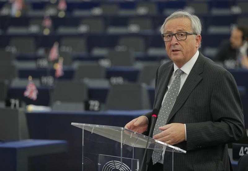 © Reuters. JEAN-CLAUDE JUNCKER PRÔNE UNE FLEXIBILITÉ BUDGÉTAIRE POUR LES PAYS ACCUEILLANT DES RÉFUGIÉS