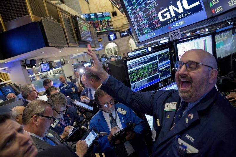 © Reuters. Specialist trader Peter Giacchi reopens the stock for GNC Holding Inc. on the floor of the New York Stock Exchange
