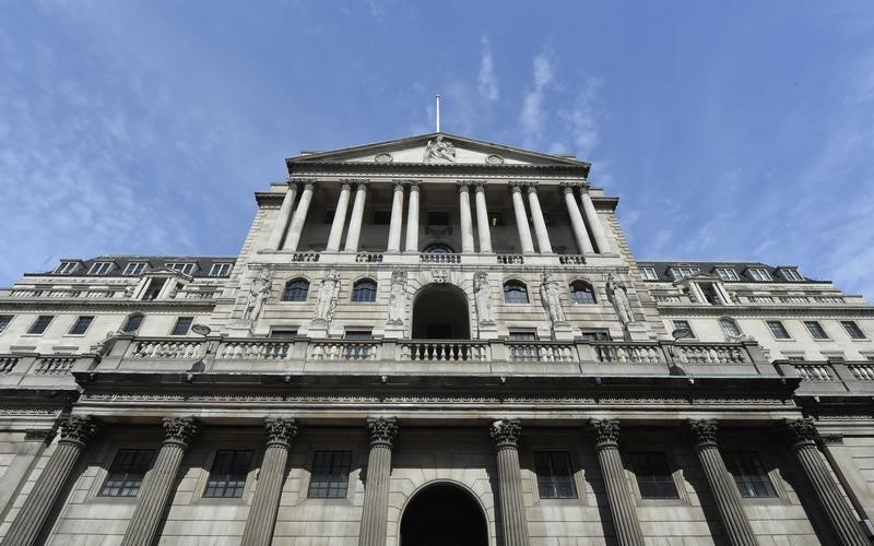 © Reuters. The Bank of England is seen in the City of London