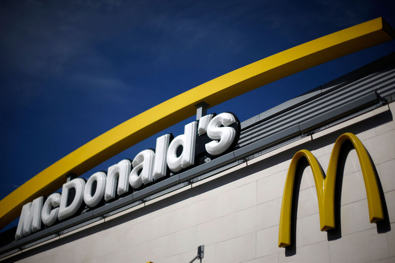 © Reuters. A McDonald's restaurant is seen in Los Angeles in this file photo