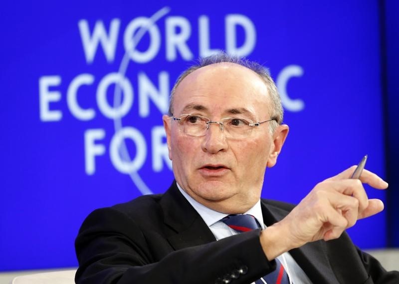 © Reuters. Unicredit bank Chief Executive Ghizzoni speaks during a session at the World Economic Forum (WEF) in Davos