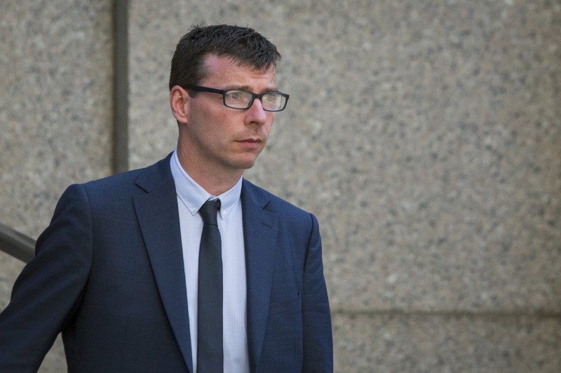 © Reuters. Anthony Conti, a British citizen and former Senior trader with Rabobank, exits the U.S. Federal Courthouse in the Manhattan borough of New York