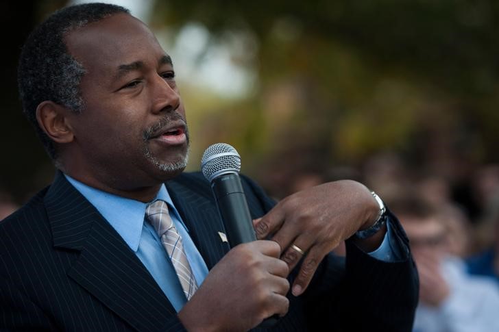 © Reuters. Ben Carson faz discurso em Ames, Iowa