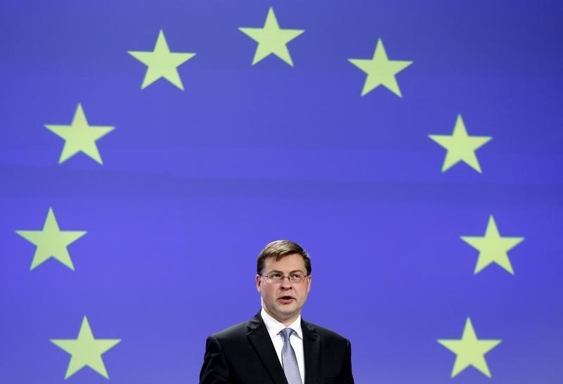 © Reuters. EU Commission Vice-President Dombrovskis addresses a news conference in Brussels