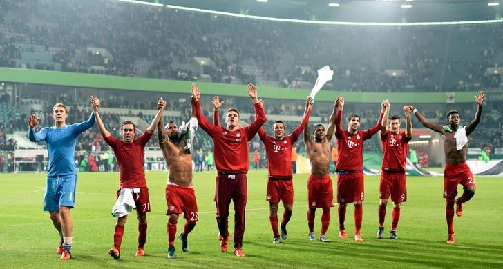 © Reuters. بايرن يطيح بفولفسبورج حامل اللقب ويتقدم في كأس المانيا